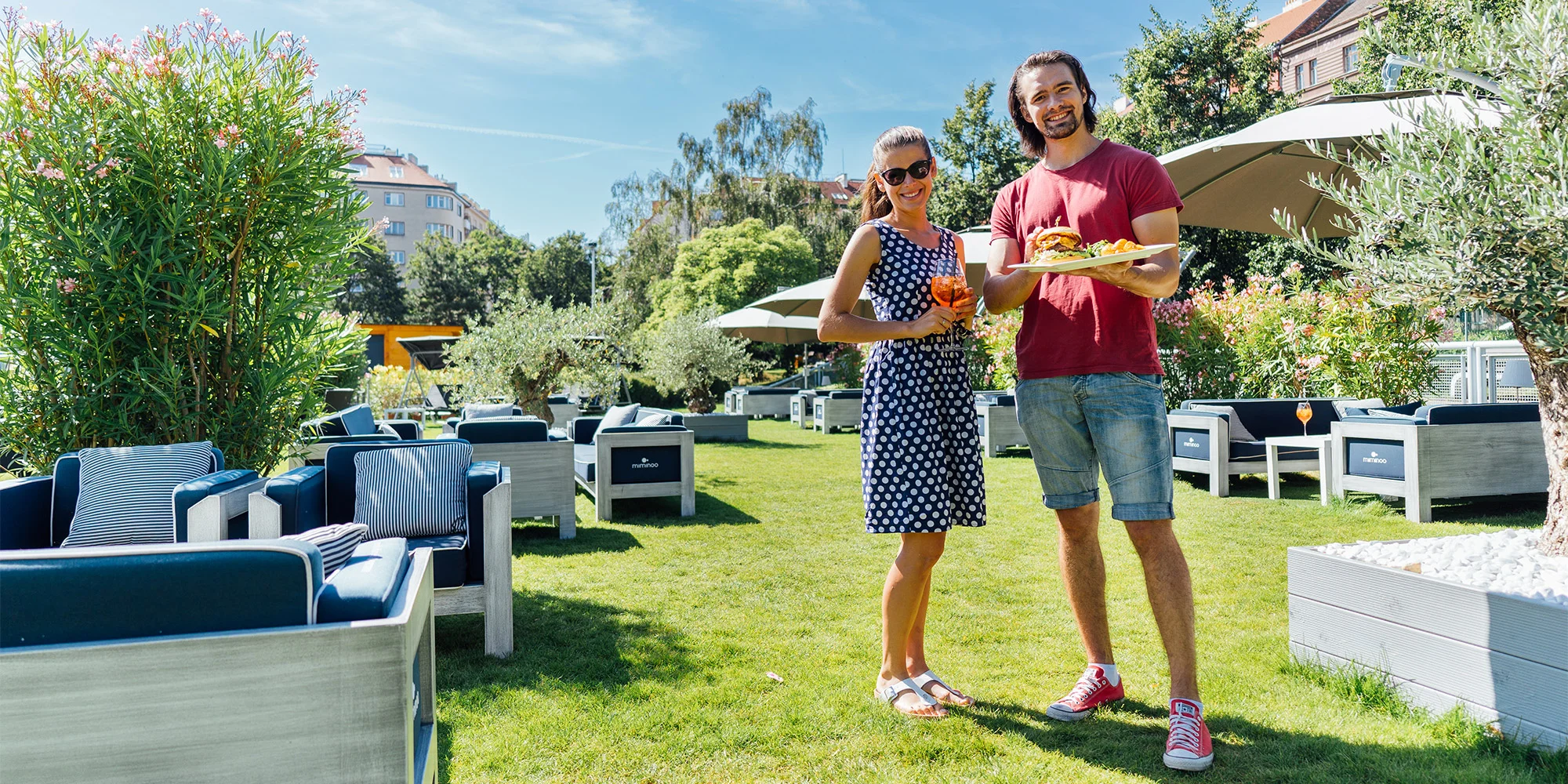 Vstup na Žižkovskou věž a burger z hovězího masa v restauraci Miminoo