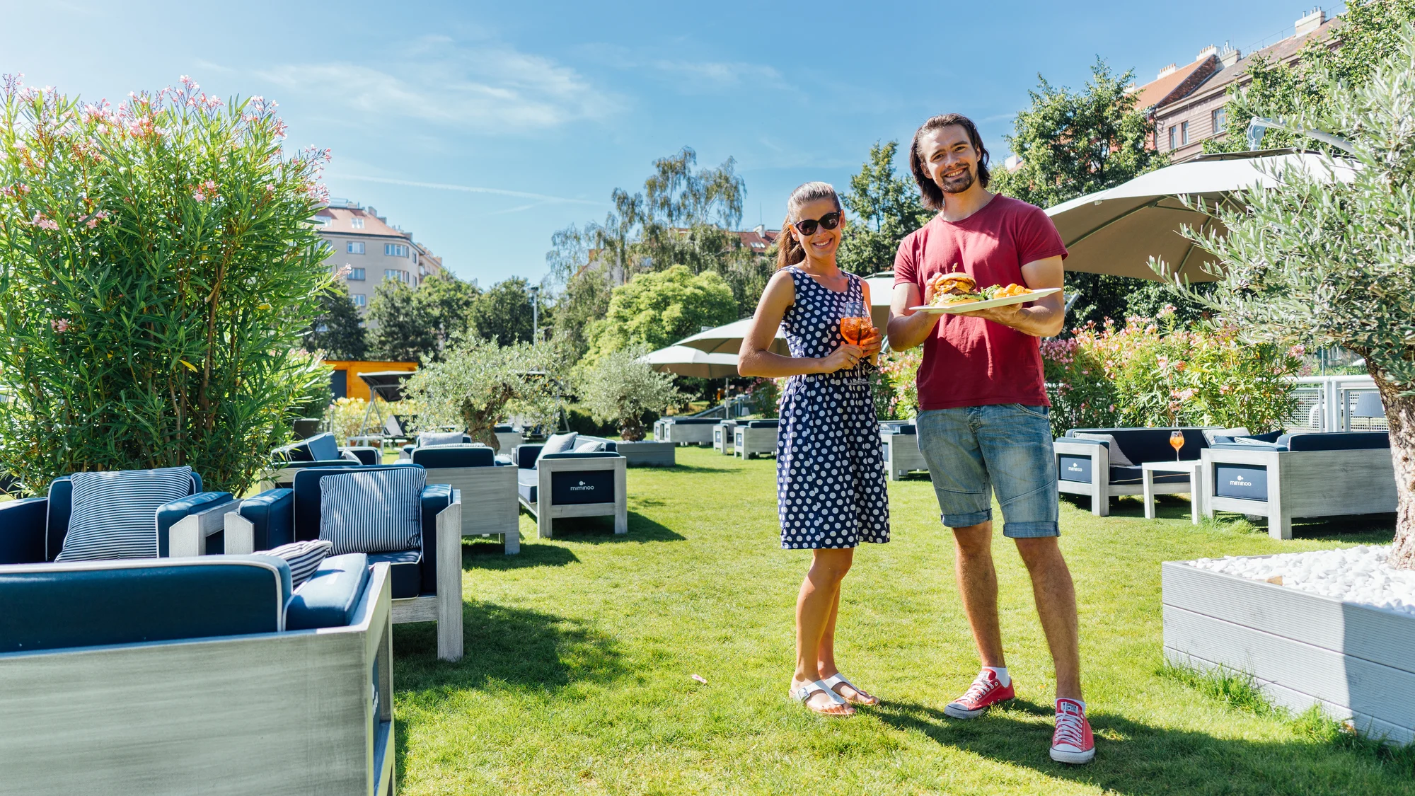 Dárkové poukazy na jídlo i nápoje ve 3 restauracích Žižkovské věže: Miminoo, Oblaca a Bistro 66