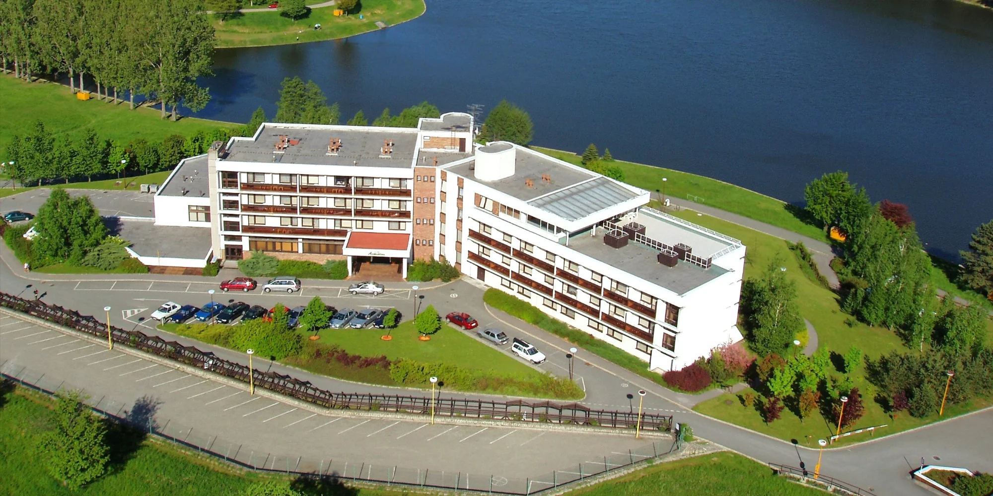 Neomezený vstup do veřejného wellness a 30 min. v privátní vířivce pro 2 osoby