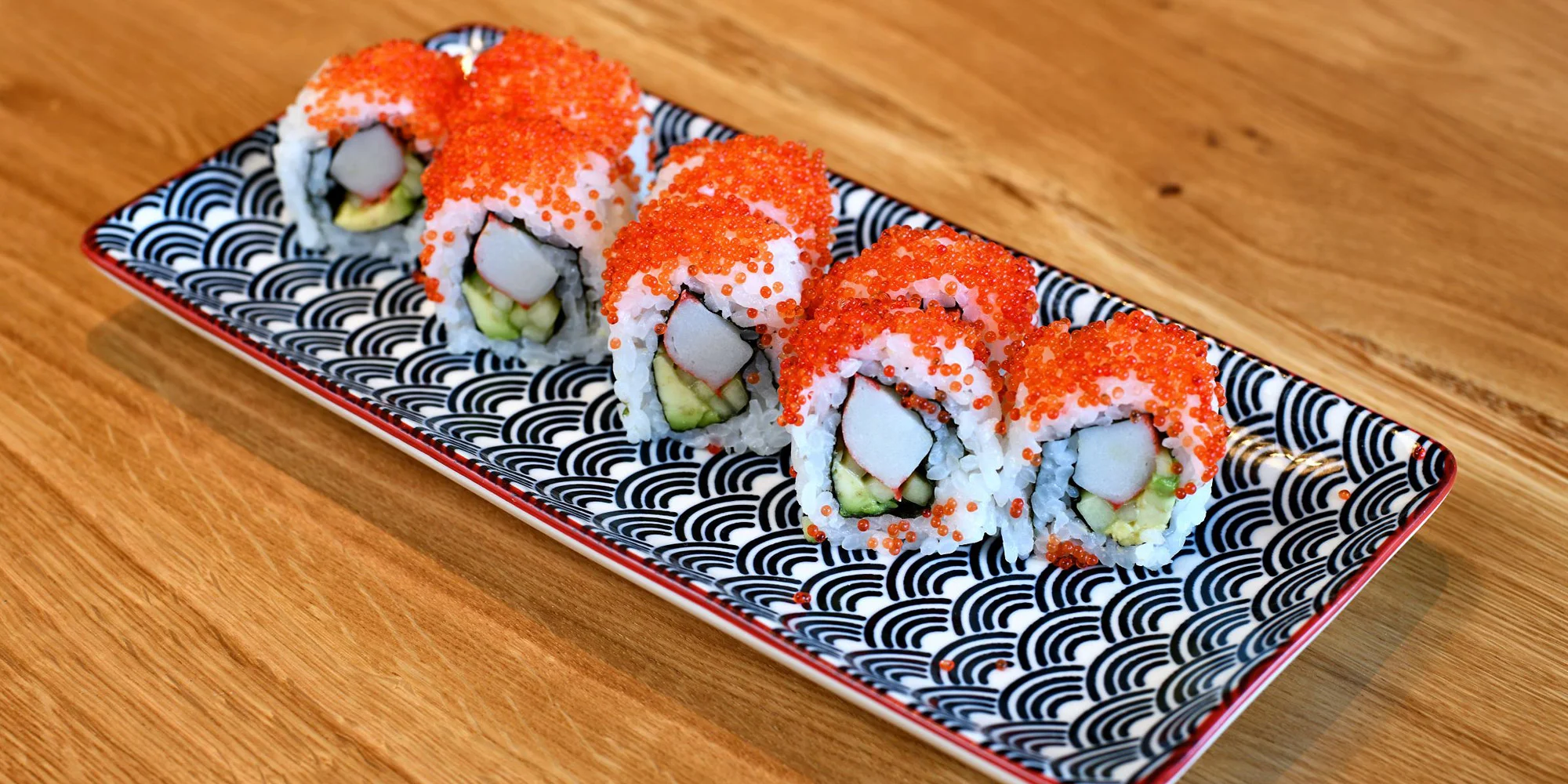 Dvě hodiny running sushi all you can eat v Řepích: grilované speciality, sushi, ovoce, dorty i polévky