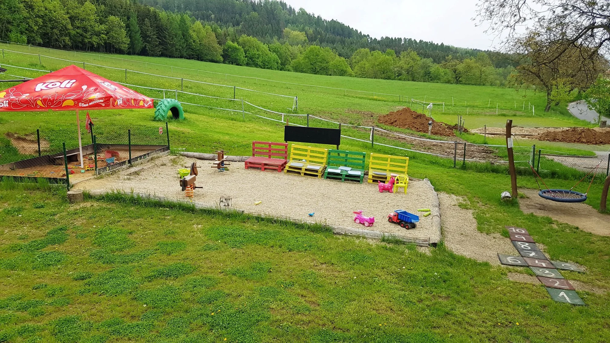 Pobyt v Jeseníkách: rodinný penzion s polopenzí a vínem, v nabídce pokoje s infrasaunou