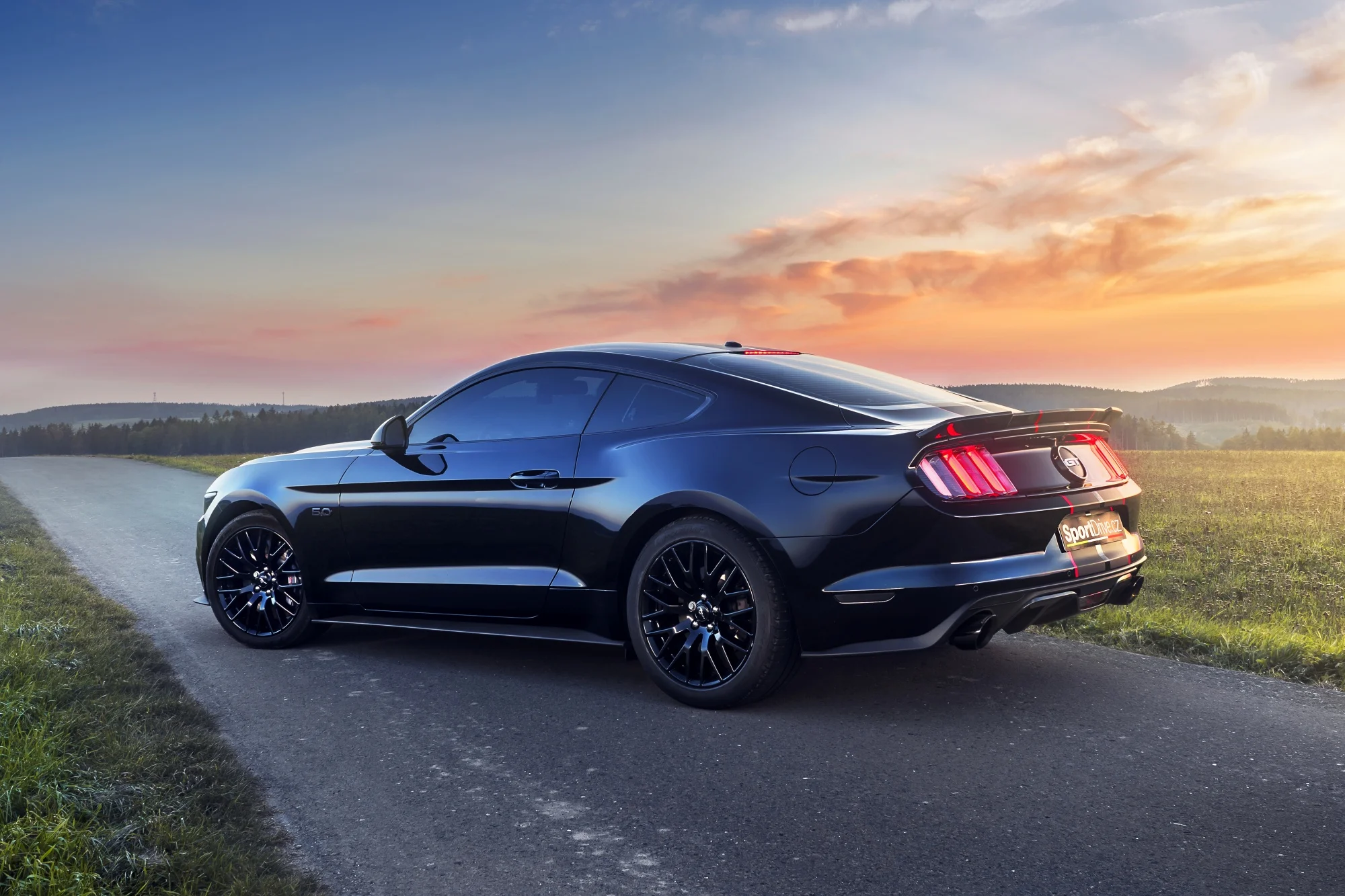 Usedněte za volant supersportu: nabušený Ford Mustang GT 5.0