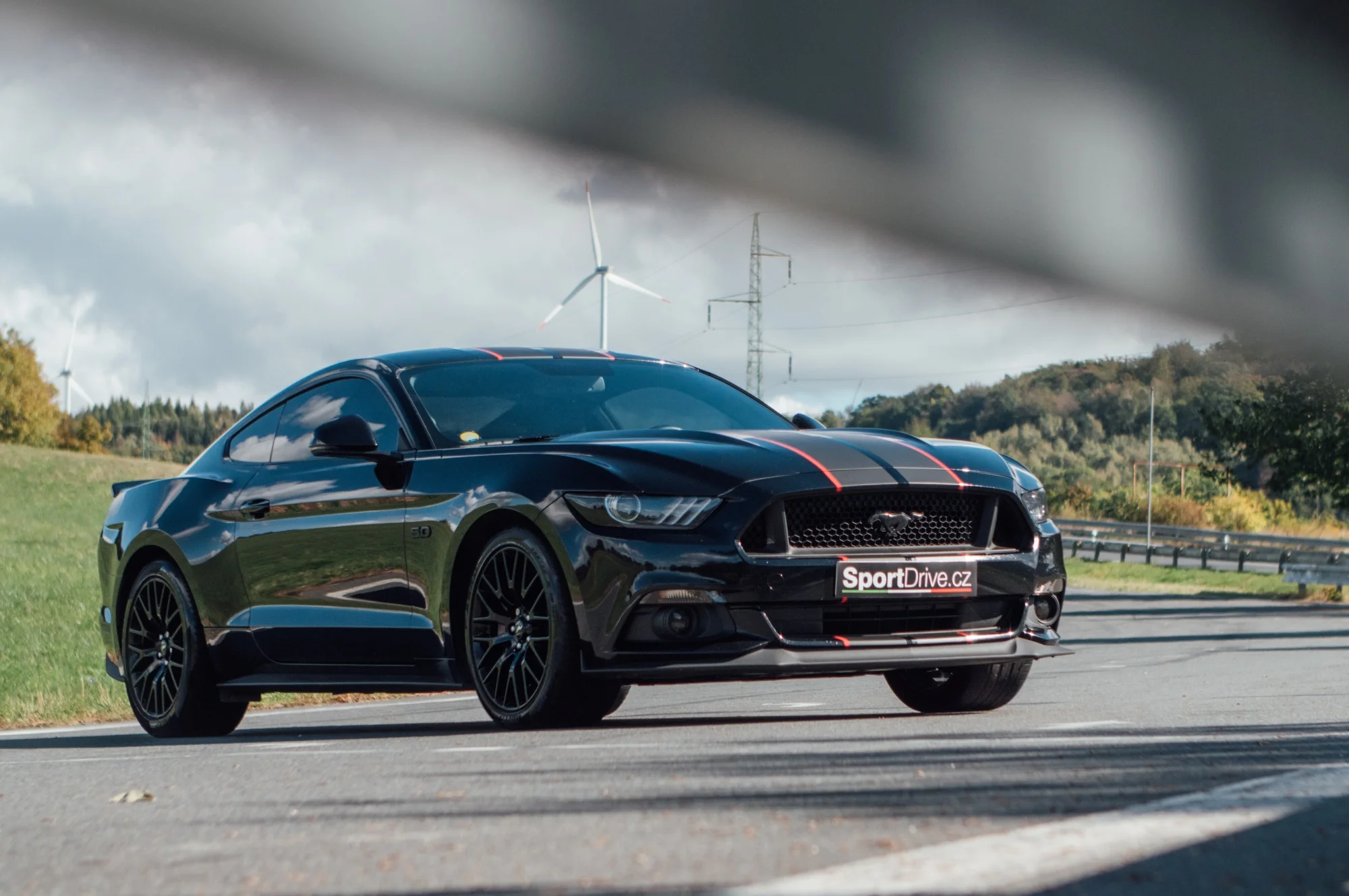 Usedněte za volant supersportu: nabušený Ford Mustang GT 5.0