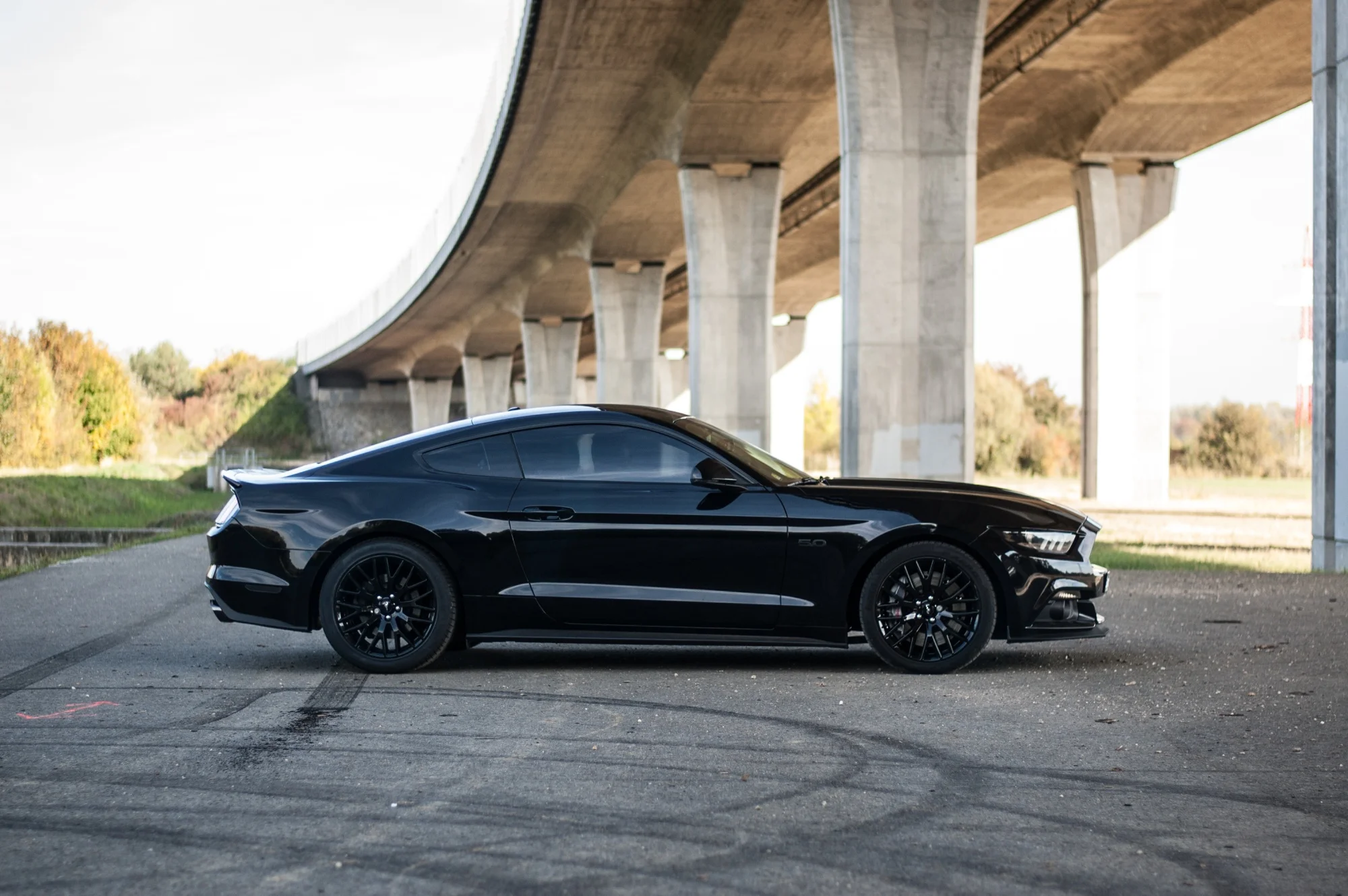 Usedněte za volant supersportu: nabušený Ford Mustang GT 5.0