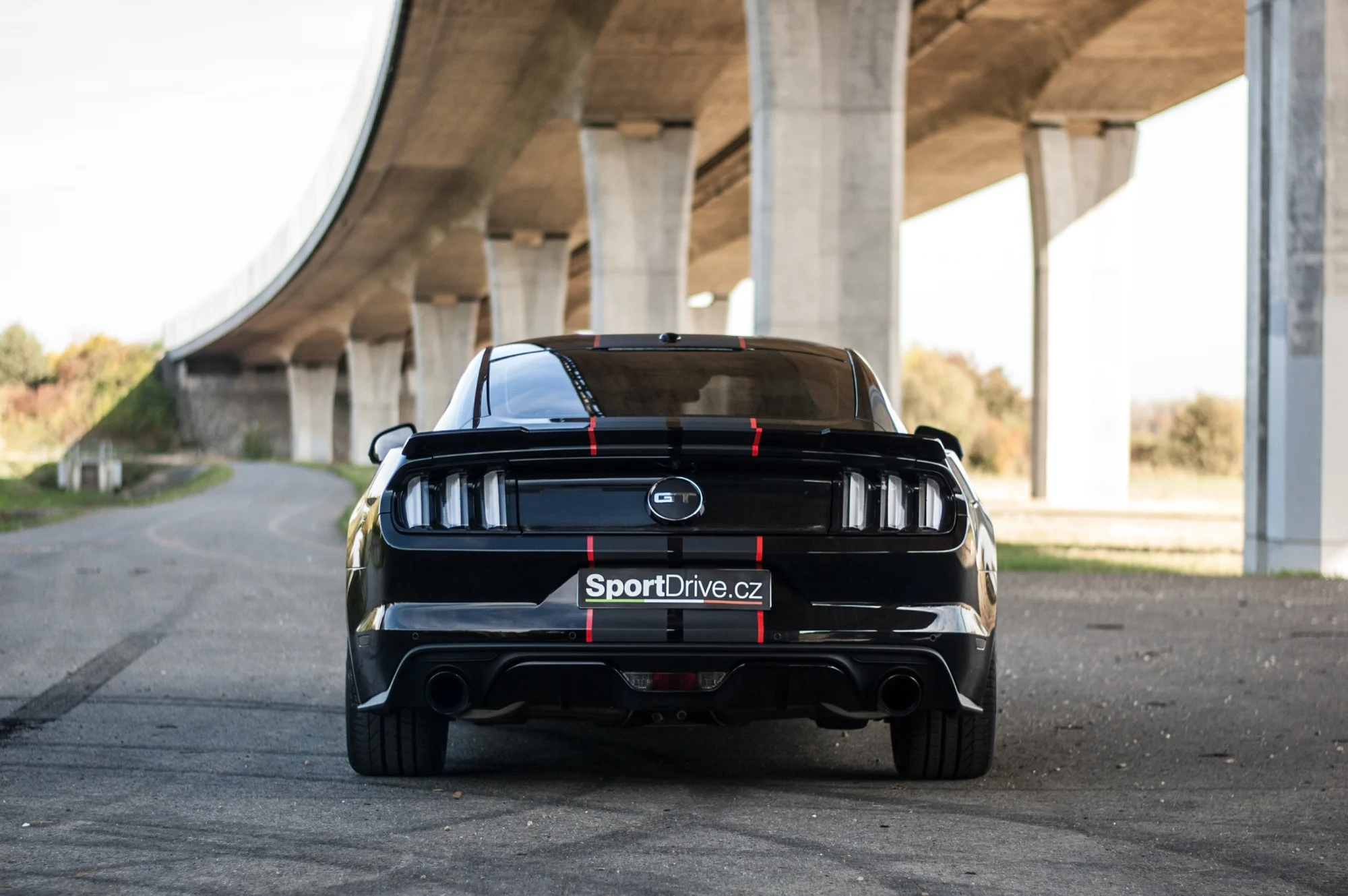 Usedněte za volant supersportu: nabušený Ford Mustang GT 5.0