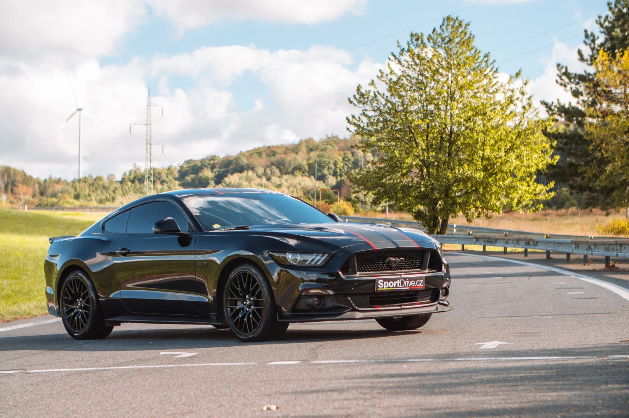 Usedněte za volant supersportu: nabušený Ford Mustang GT 5.0