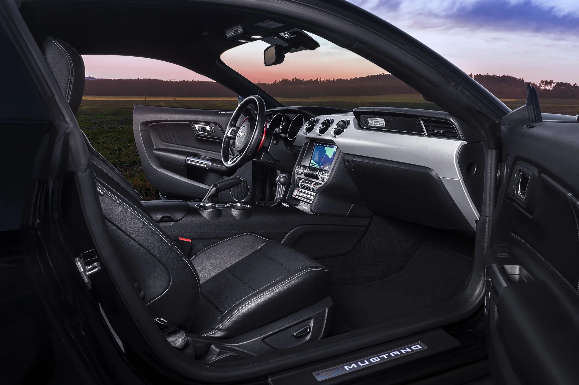Usedněte za volant supersportu: nabušený Ford Mustang GT 5.0