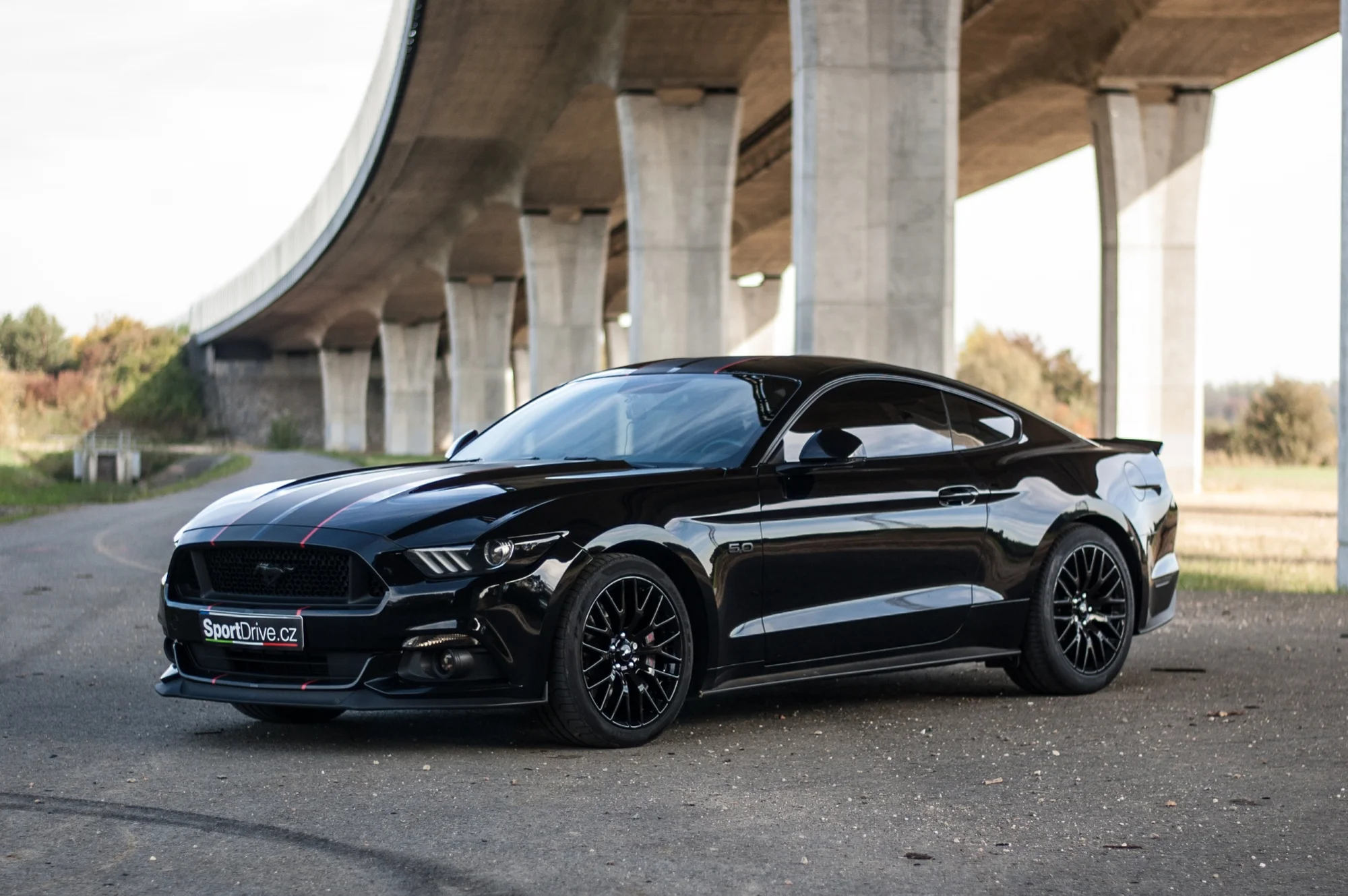 Usedněte za volant supersportu: nabušený Ford Mustang GT 5.0
