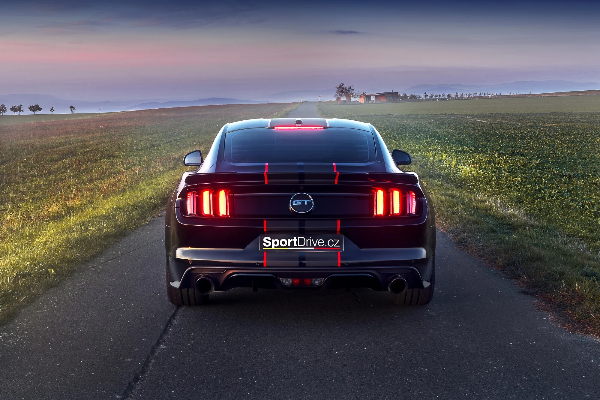 Usedněte za volant supersportu: nabušený Ford Mustang GT 5.0