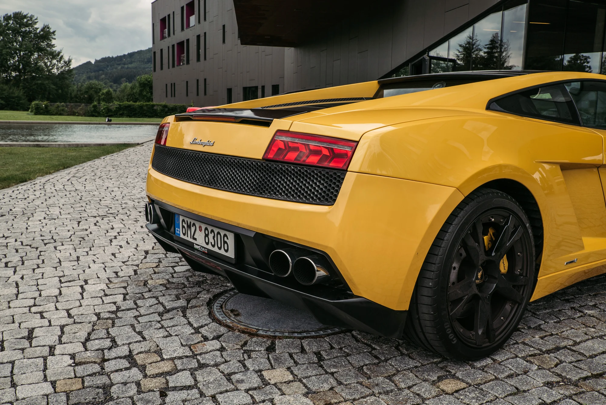 Ovládněte supersport: Ferrari California T nebo Lamborghini Gallardo na 15–40 minut řízení
