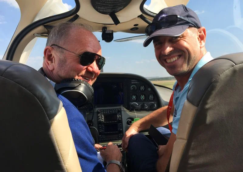 Pilotem luxusního letounu Cirrus SR 20 na zkoušku a letenka pro 2 další pasažéry