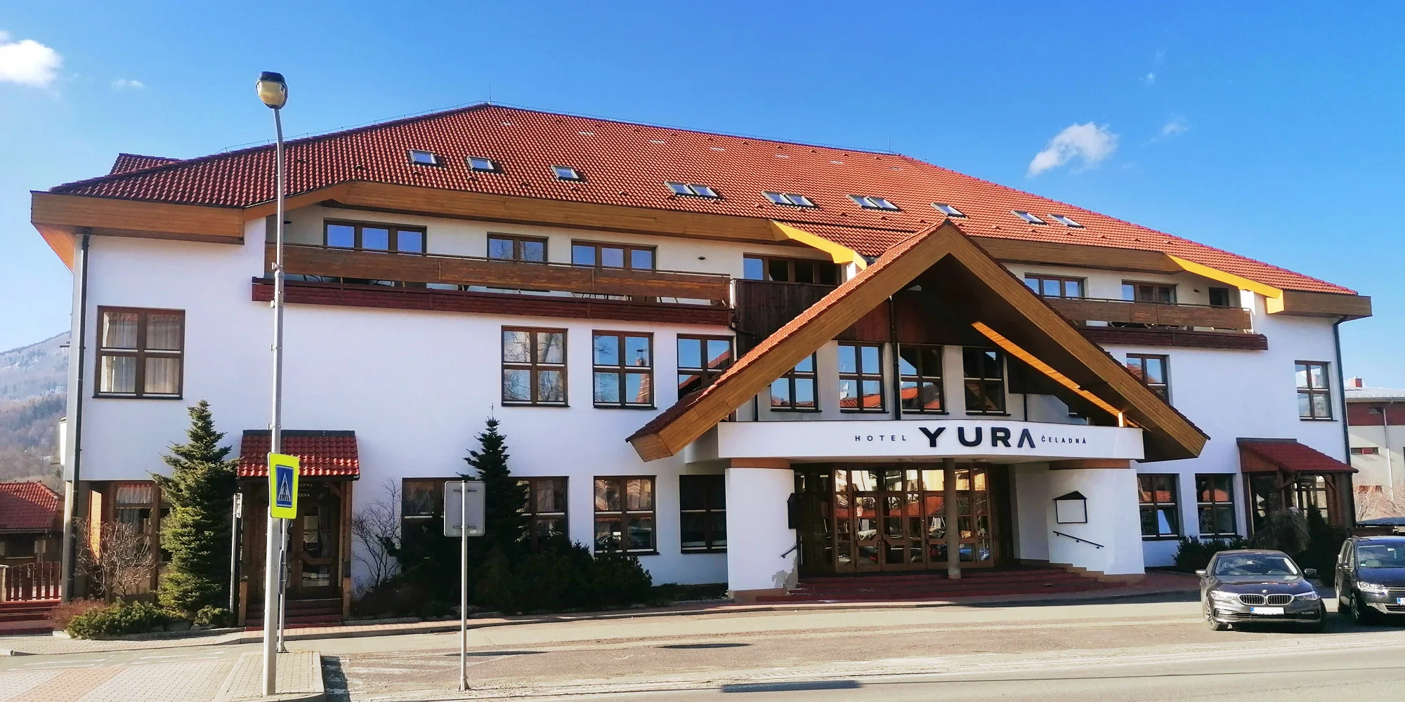 Voucher na 500–2 000 Kč do hotelu Yura: wellness, mini lázně či fyzioterapeut
