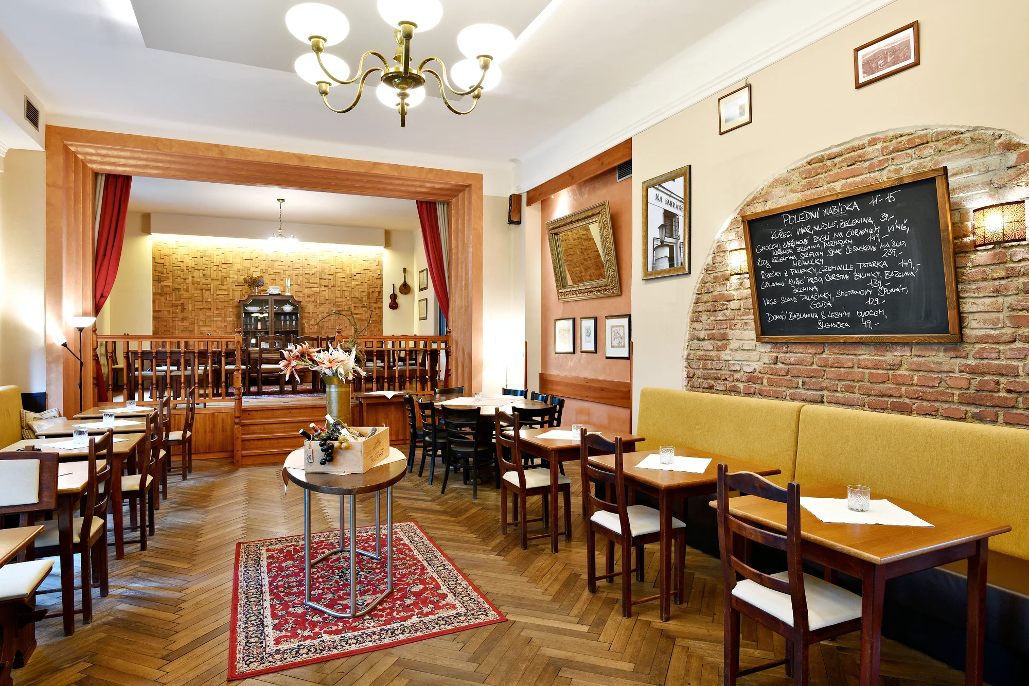 Steakové menu pro 2 nebo 4 osoby: argentinské hovězí, panenka, kuřecí, krkovice, 2 přílohy i 3 dipy