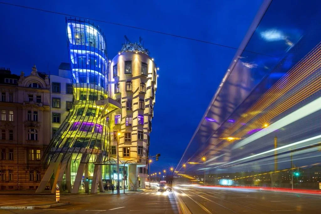 Pobyt v hotelu v Tančícím domě s krásným výhledem vč. snídaně i menu od Ondřeje Slaniny