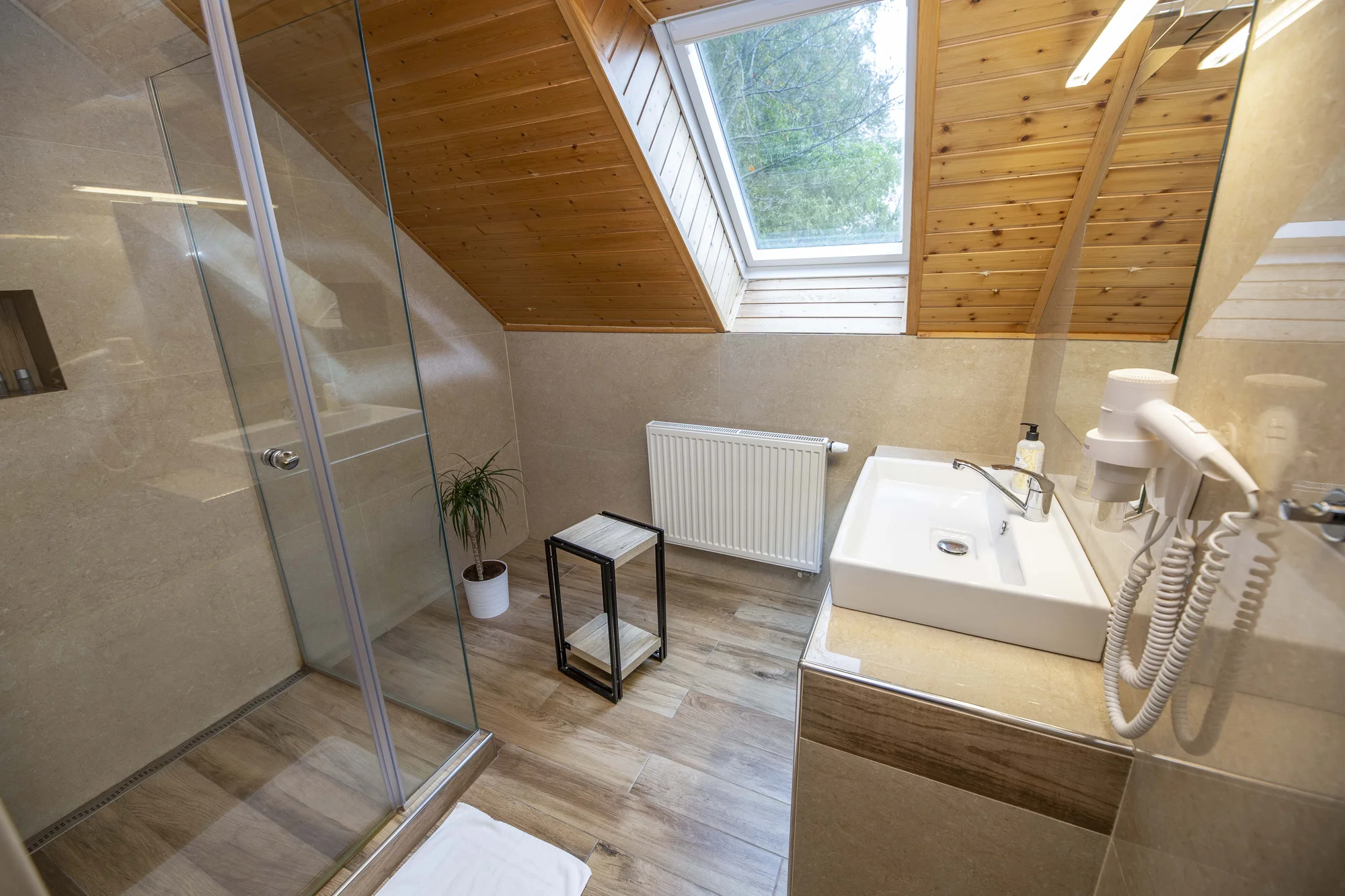 Pobyt v apartmánech u Pekla Čertovina s polopenzí i bazénem odpočinkem ve wellness