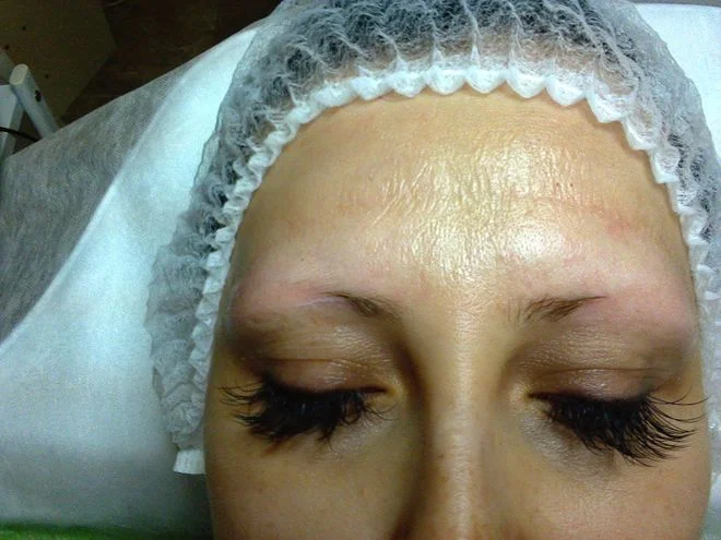 Permanentní make-up: horní i dolní oční linky, pudrové obočí, microblading či rty