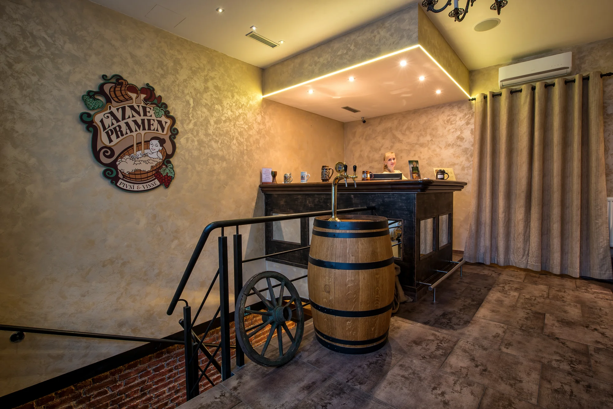 Pohádková relaxace pro dva: pivní či vinná koupel vč. občerstvení a konzumace piva či vína