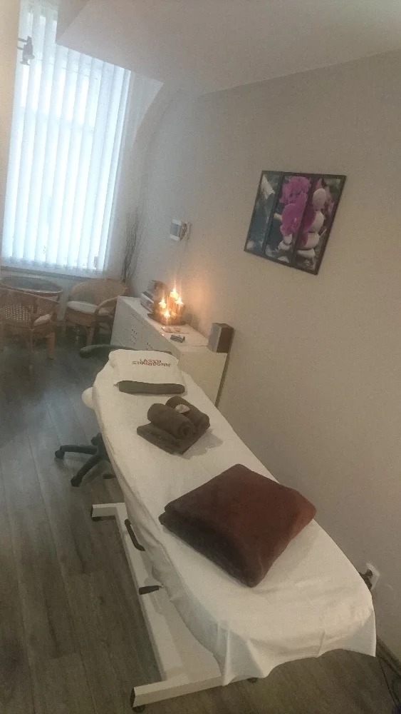 Kosmetická péče anti-age s úpravaou obočí i masáží nebo ošetření aknózní pleti laserem Sparidonn