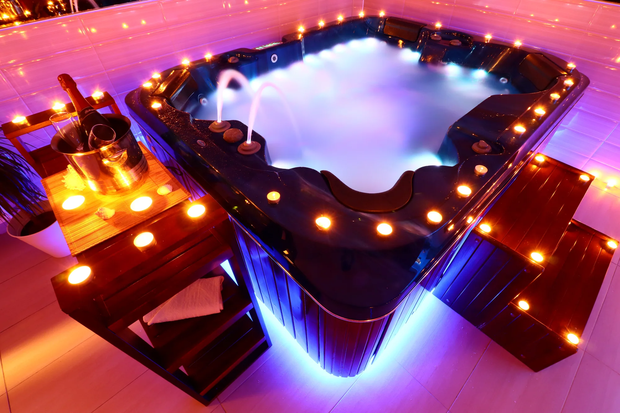 Privátní wellness: finská sauna nebo vířivka na 60 nebo 120 minut pro 2 osoby