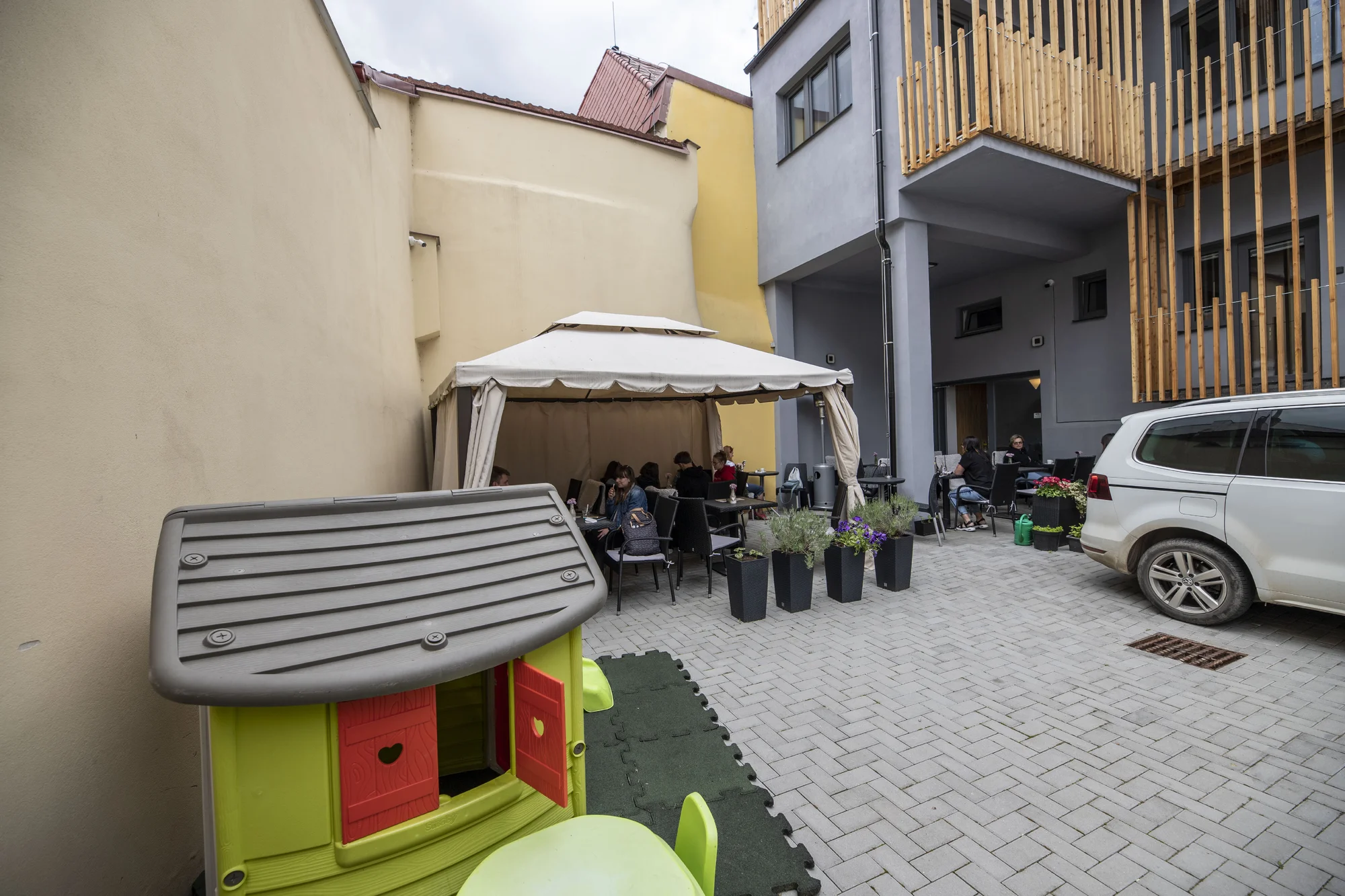 Otevřený voucher na celé menu v kavárně v centru Budějovic: 200-400 Kč
