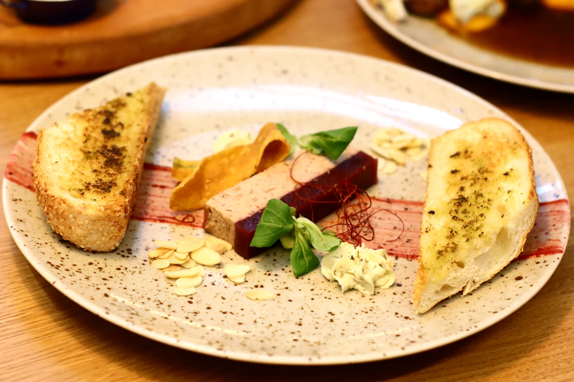 Kachní paštika, maso flambované na meči a crème brûlée pro 2 osoby