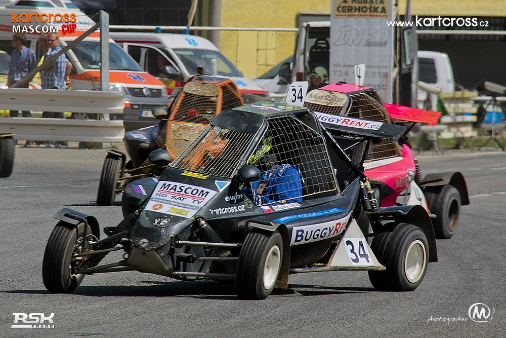 Adrenalinová jízda i celý den v závodní buggy: palivo, profi trať a instruktáž od mistra ČR