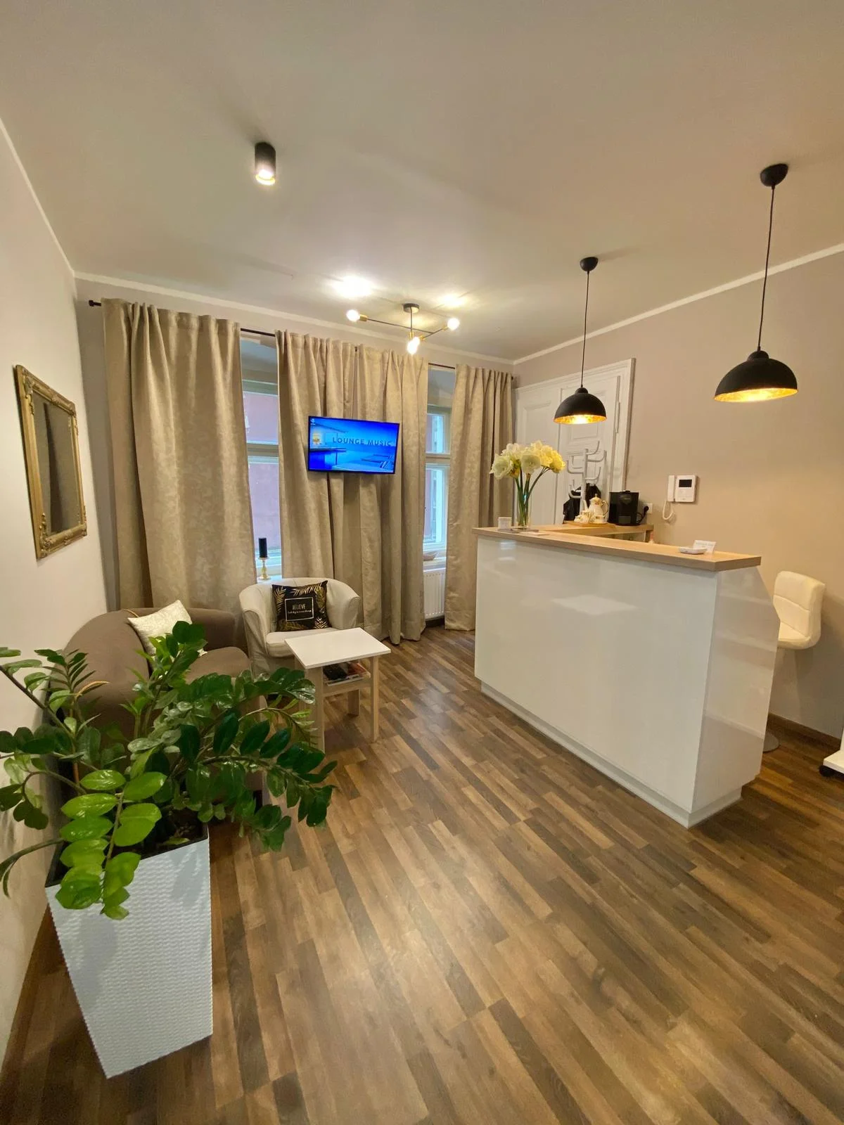 Luxusní kosmetické ošetření: lashlifting, biostimulační laser, SOS balíček pro intenzivní regeneraci a jiné