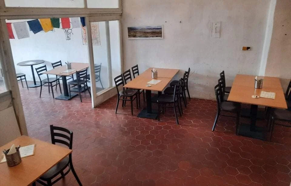 3chodová indická hostina pro 2 nebo 4 osoby: smažená zelenina, omáčky i sladká tečka