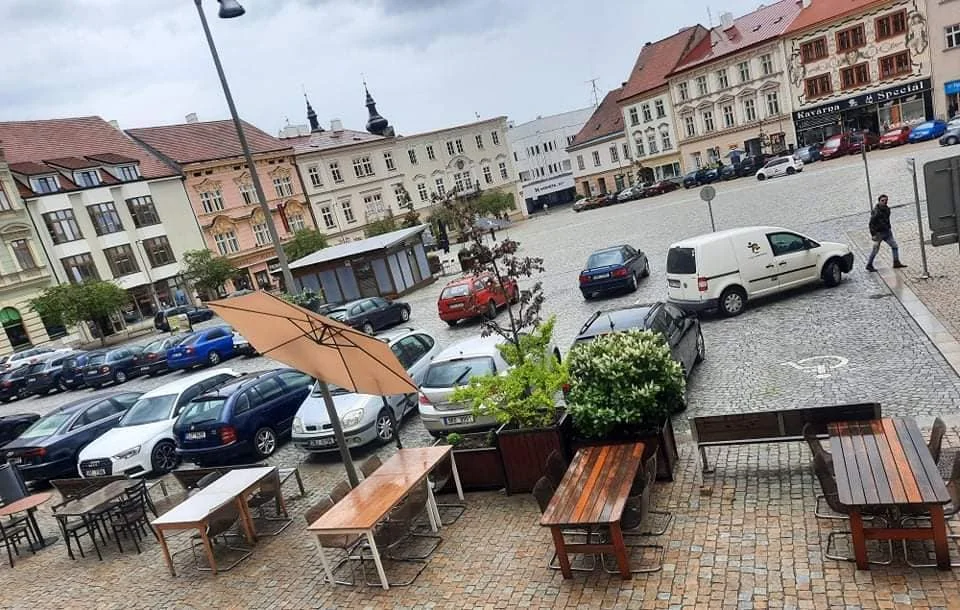 3chodová indická hostina pro 2 nebo 4 osoby: smažená zelenina, omáčky i sladká tečka
