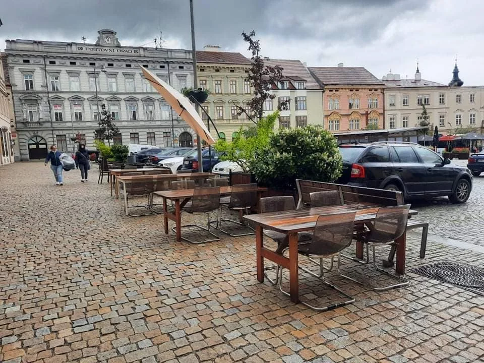 3chodová indická hostina pro 2 nebo 4 osoby: smažená zelenina, omáčky i sladká tečka