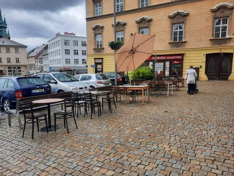 3chodová indická hostina pro 2 nebo 4 osoby: smažená zelenina, omáčky i sladká tečka