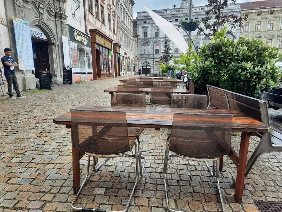 3chodová indická hostina pro 2 nebo 4 osoby: smažená zelenina, omáčky i sladká tečka