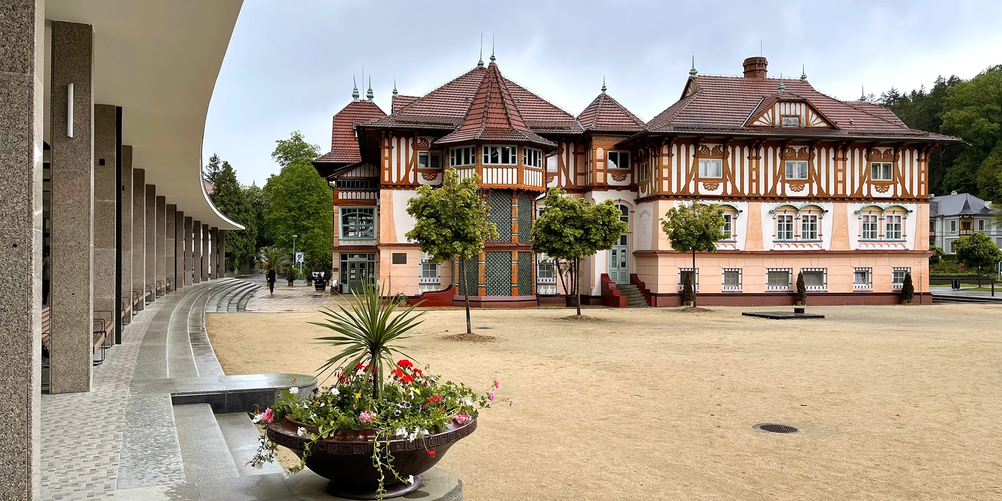 Lázeňský relax v Luhačovicích: nové apartmány se zahradou, snídaně i koupel ve wellness sudu