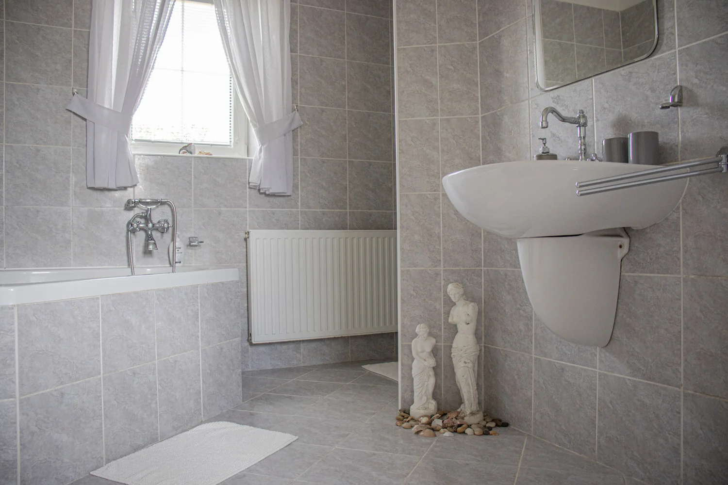 Lázeňský relax v Luhačovicích: nové apartmány se zahradou, snídaně i koupel ve wellness sudu
