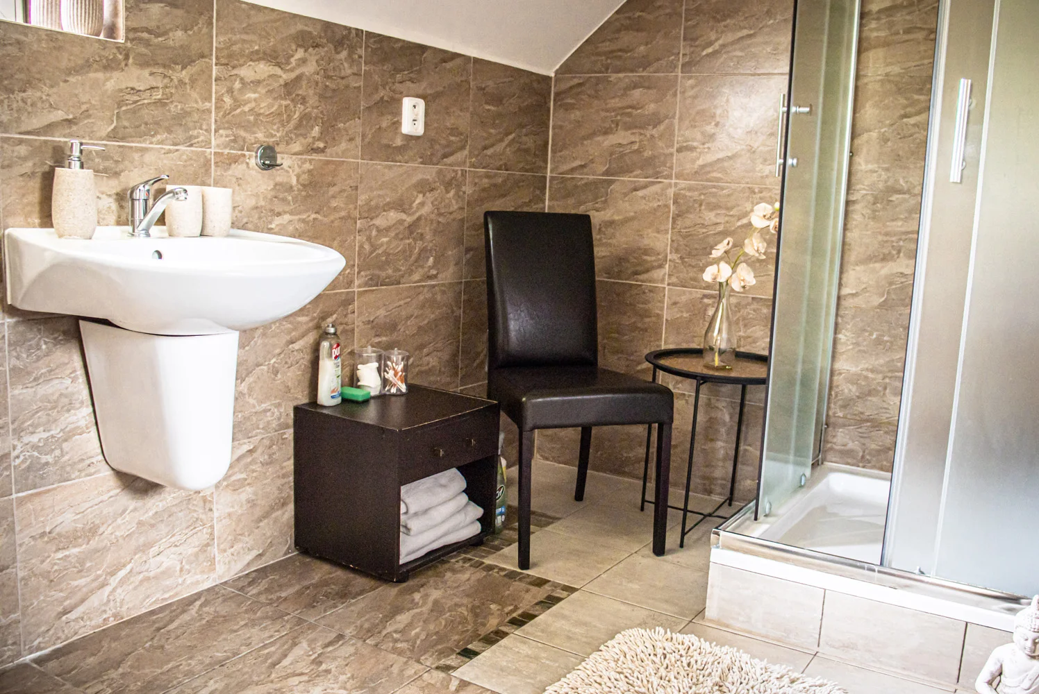 Lázeňský relax v Luhačovicích: nové apartmány se zahradou, snídaně i koupel ve wellness sudu