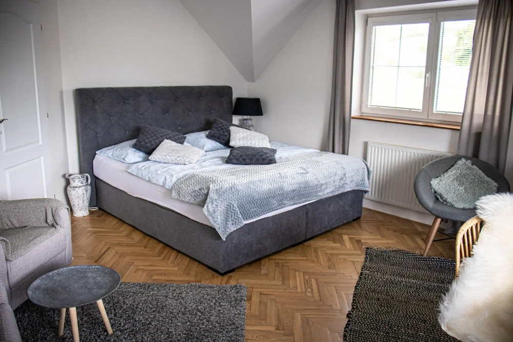 Lázeňský relax v Luhačovicích: nové apartmány se zahradou, snídaně i koupel ve wellness sudu