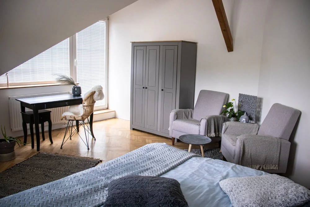 Lázeňský relax v Luhačovicích: nové apartmány se zahradou, snídaně i koupel ve wellness sudu