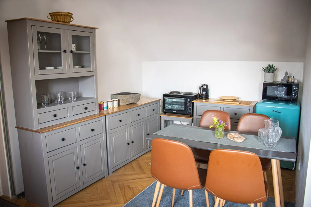 Lázeňský relax v Luhačovicích: nové apartmány se zahradou, snídaně i koupel ve wellness sudu