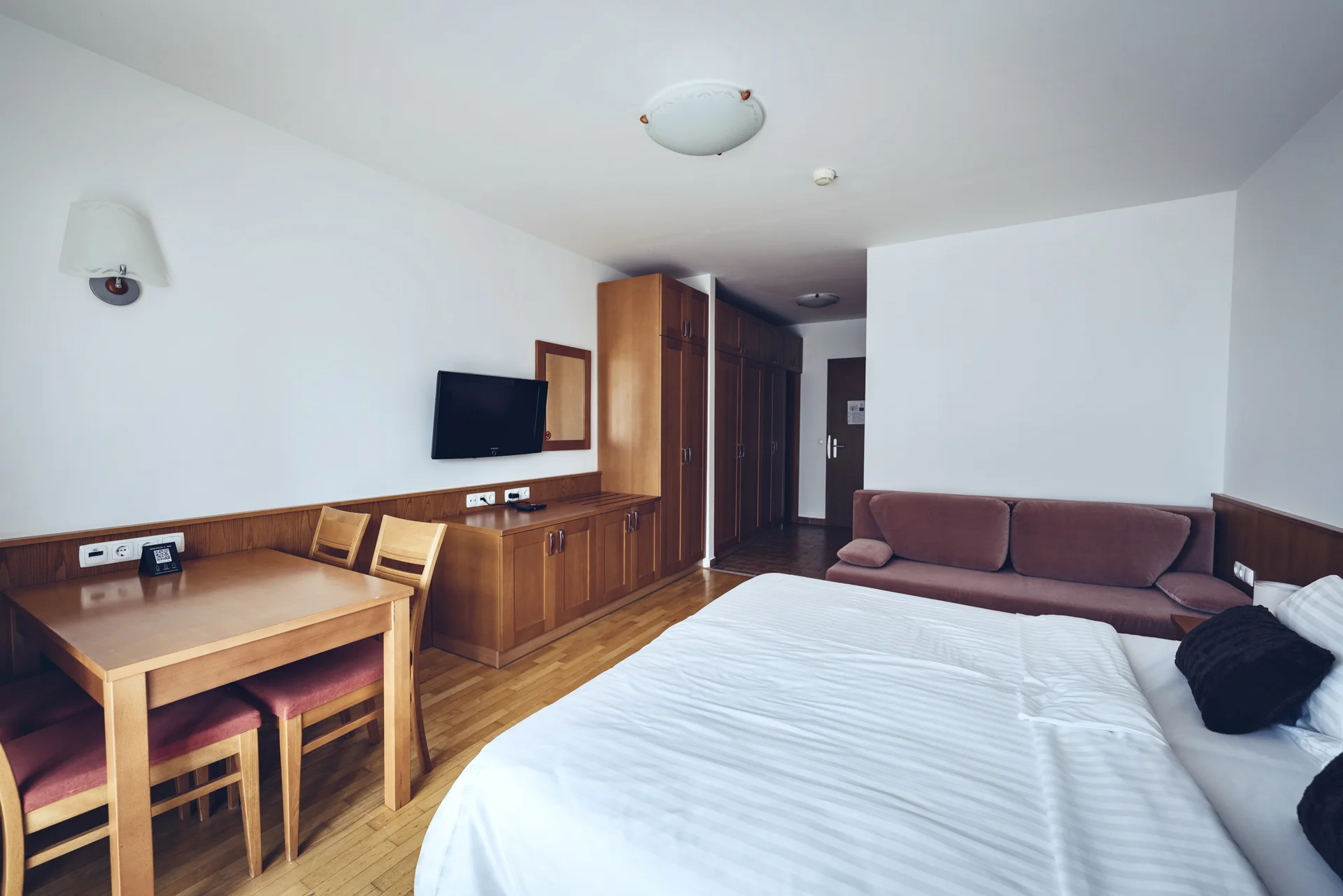Dovolená ve Slovinsku: horský hotel u Mariboru s polopenzí a bazénem