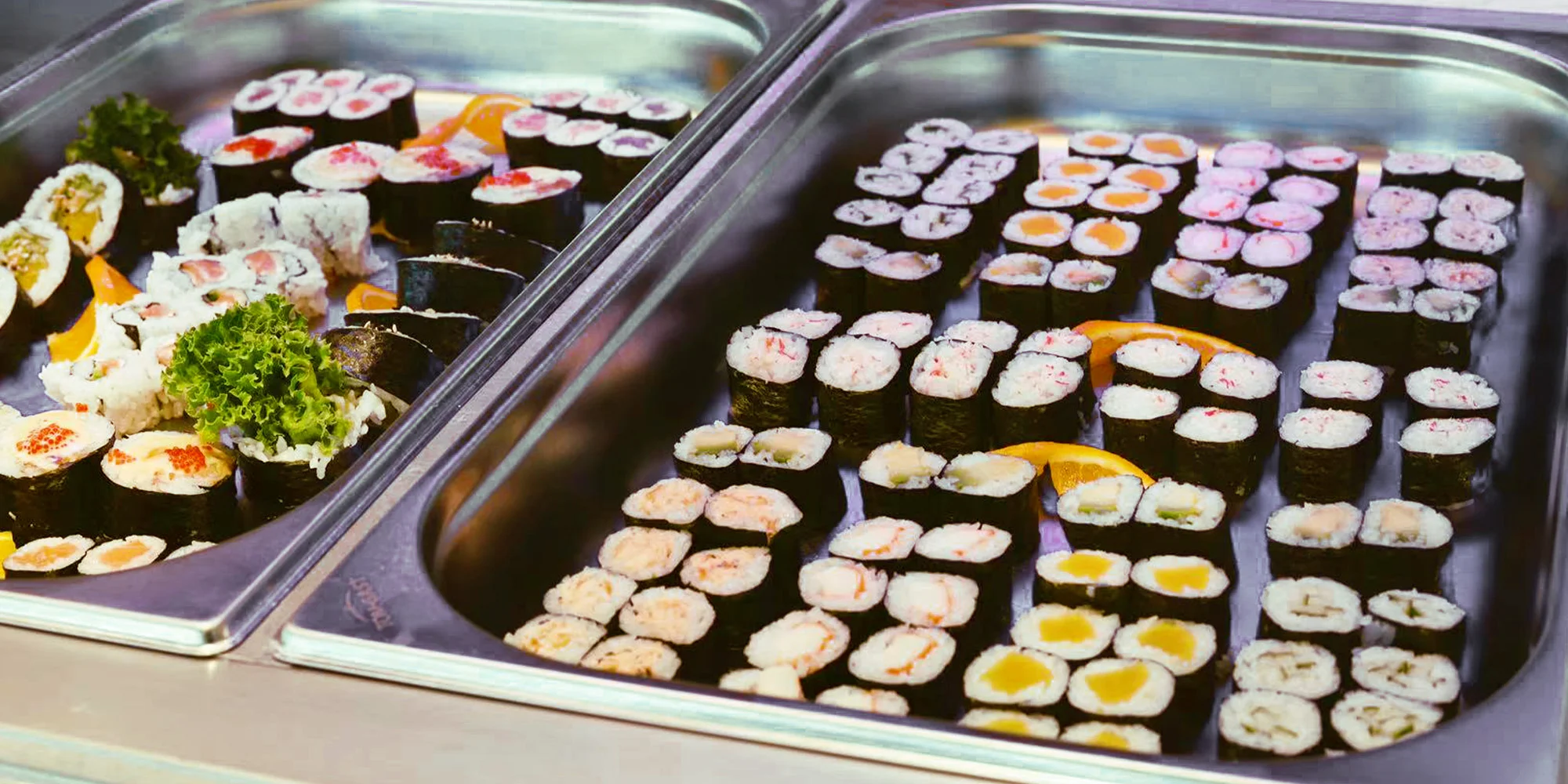 2 hodiny neomezené konzumace asijských pokrmů a dalších specialit: wok, sushi a gril bufet
