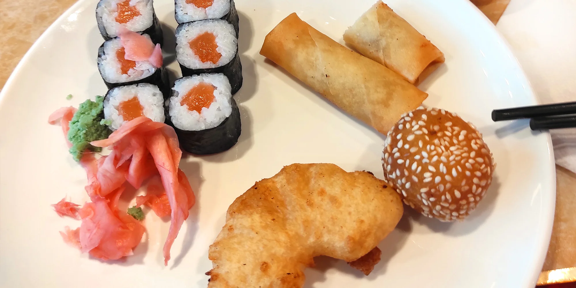 2 hodiny neomezené konzumace asijských pokrmů a dalších specialit: wok, sushi a gril bufet