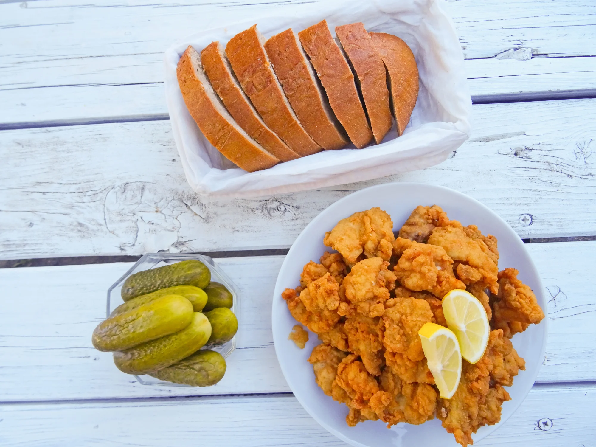 1 či 2 kg řízků marinovaných ve smetaně s přílohami: vepřové, kuřecí nebo mix