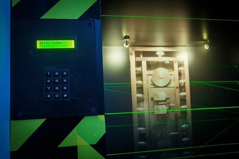 Úniková hra Dědictví pro 2-6 hráčů: zvládnete překonat laserovou síť a dostat se do trezoru?
