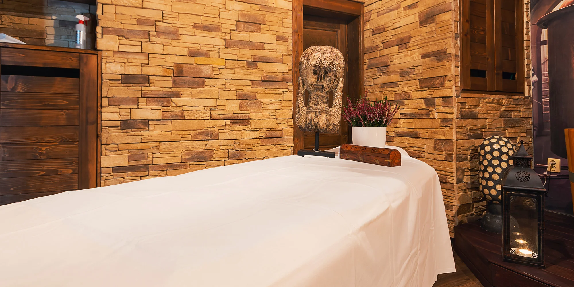 Tibetské masáže: Zlatý buddha či masáž ploskou nohy