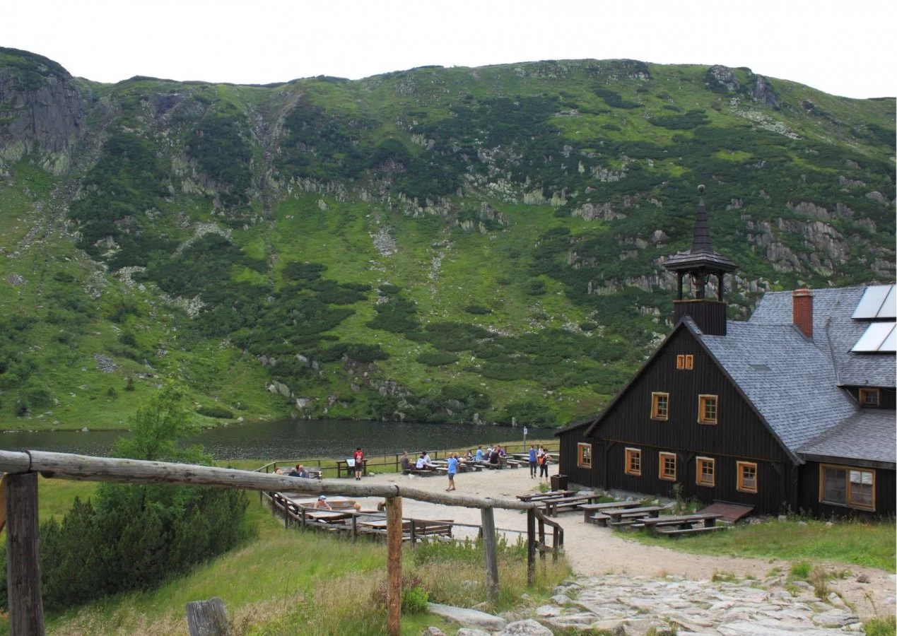 Polské Krkonoše, Karpacz: resort v alpském stylu, neomezený wellness a snídaně či polopenze