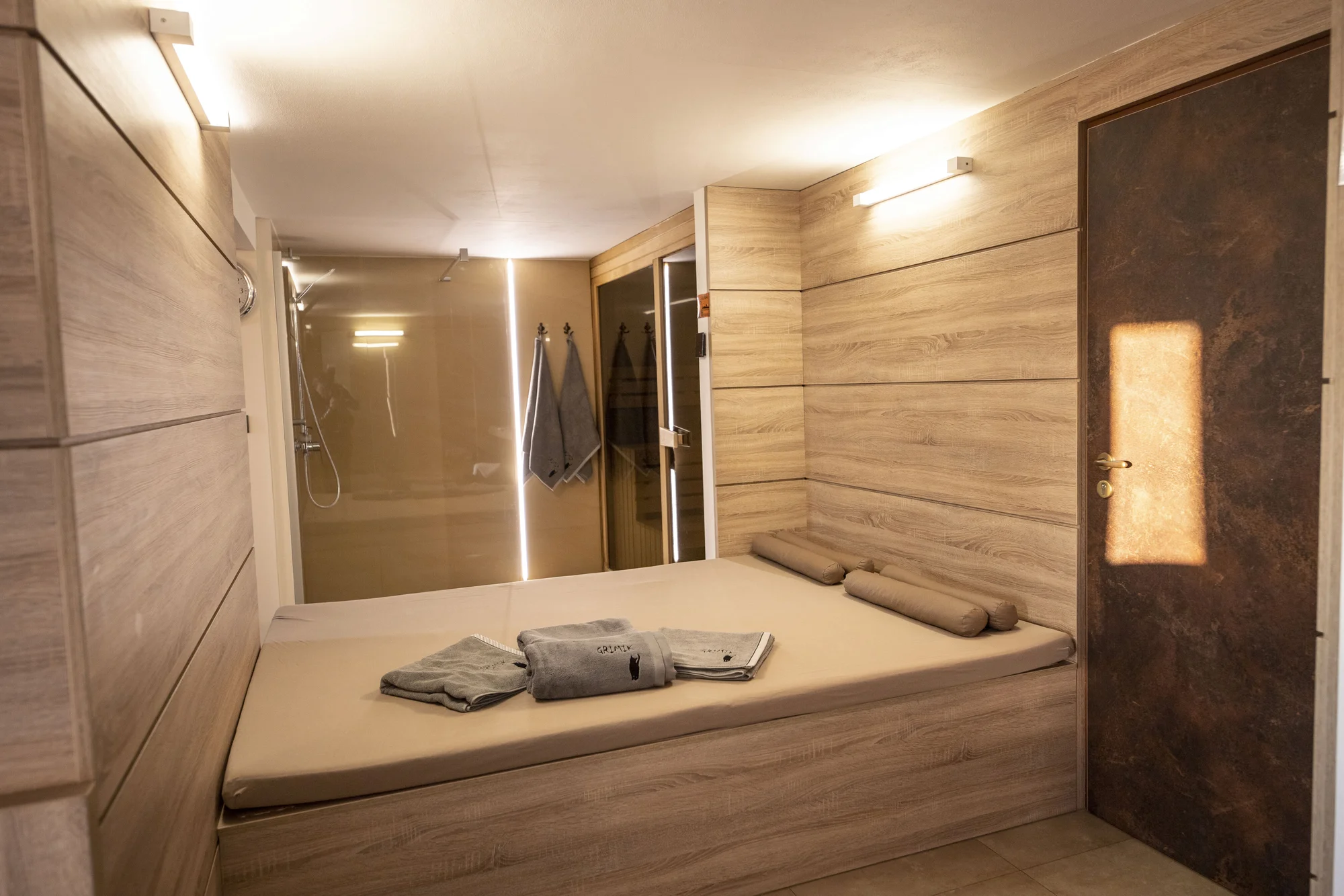 Luxusní privátní wellness v poloroubence: 120 minut relaxace až pro 4 osoby