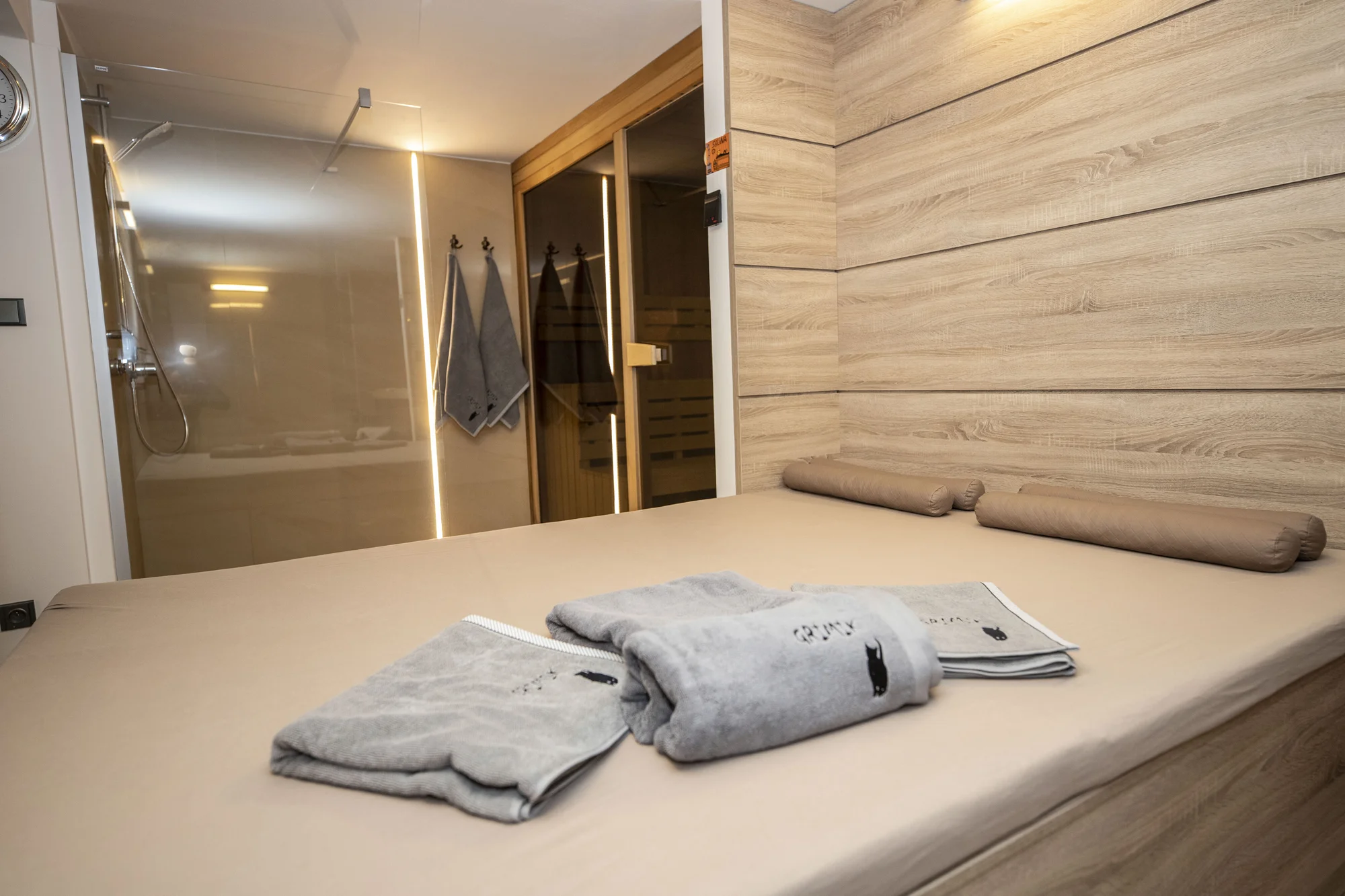 Luxusní privátní wellness v poloroubence: 120 minut relaxace až pro 4 osoby