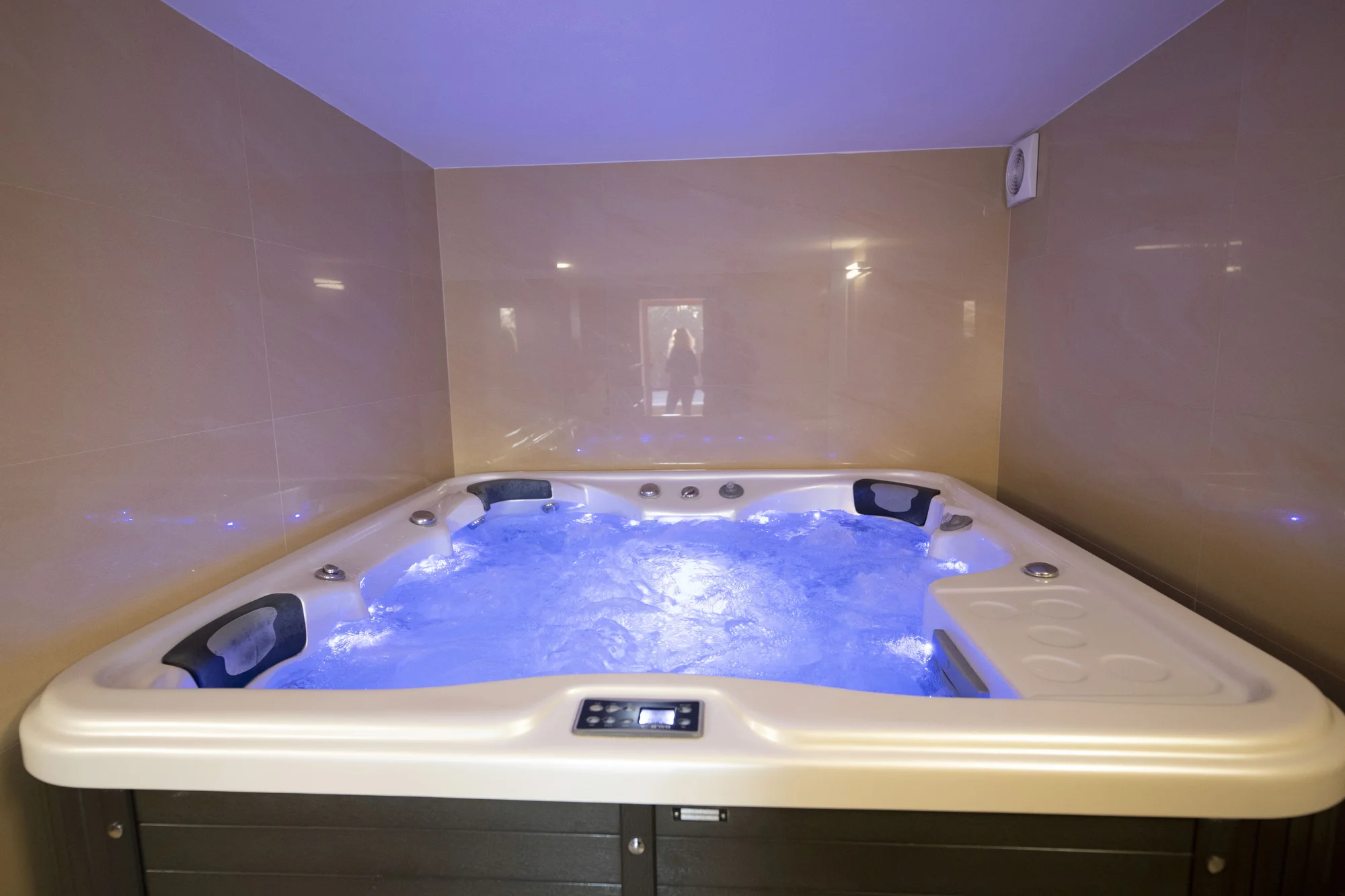 Luxusní privátní wellness v poloroubence: 120 minut relaxace až pro 4 osoby