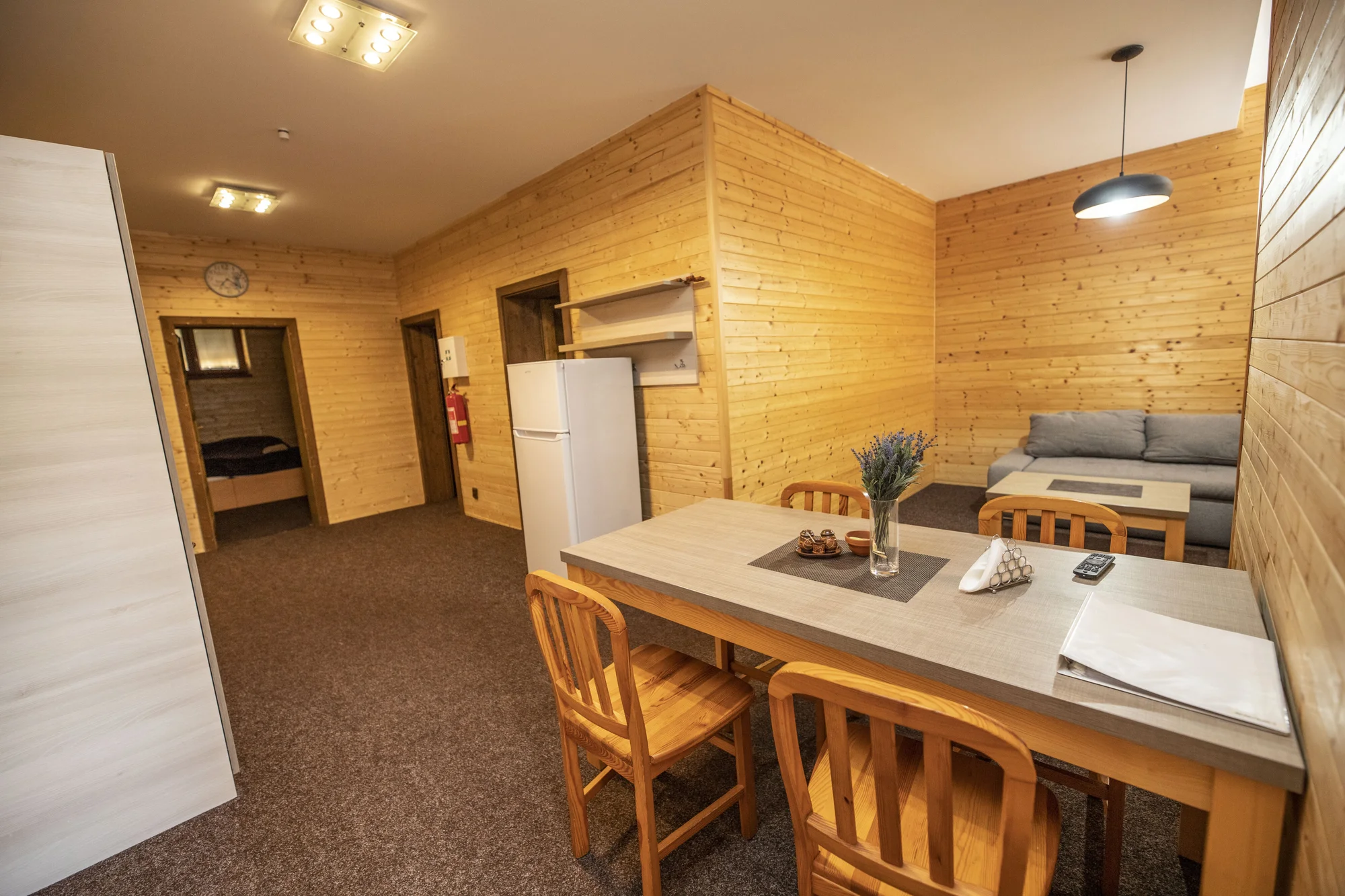 Komfortní apartmány přímo na pláži u Vranovské přehrady: krytá terasa, lodičky i venkovní bazén
