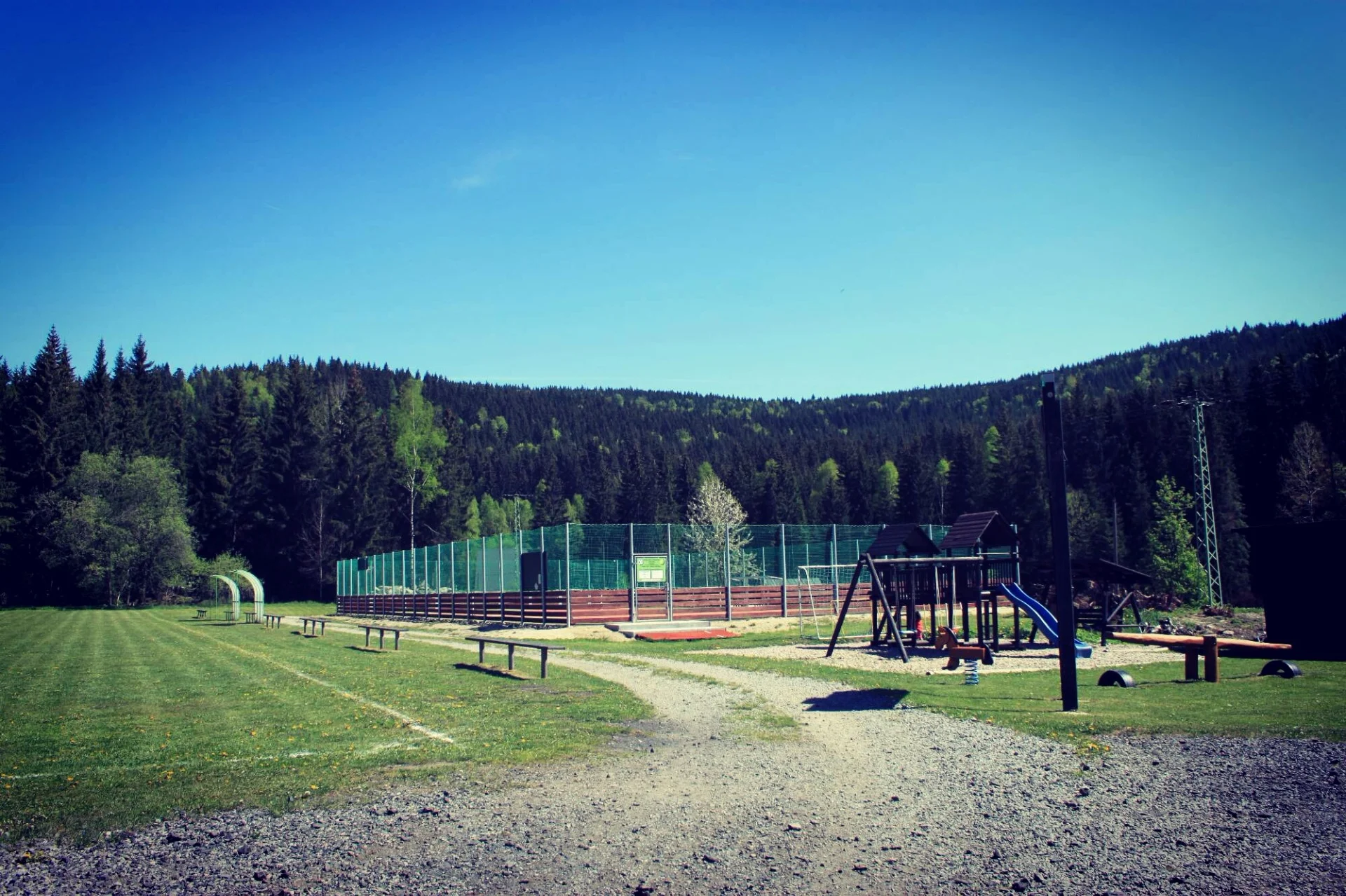 Pobyt na pomezí Jizerek a Krkonoš: snídaně či polopenze, sauna i půjčení elektrokol